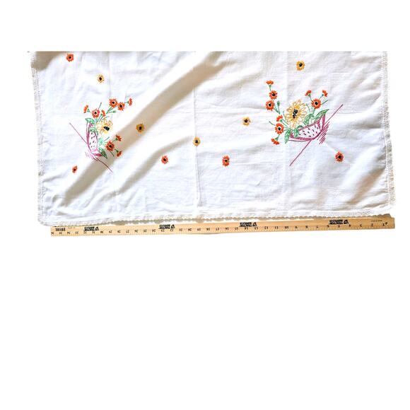 Vintage Hand Embroidered Crocheted Border 47" X 40" Tablecloth - Picture 6 of 10